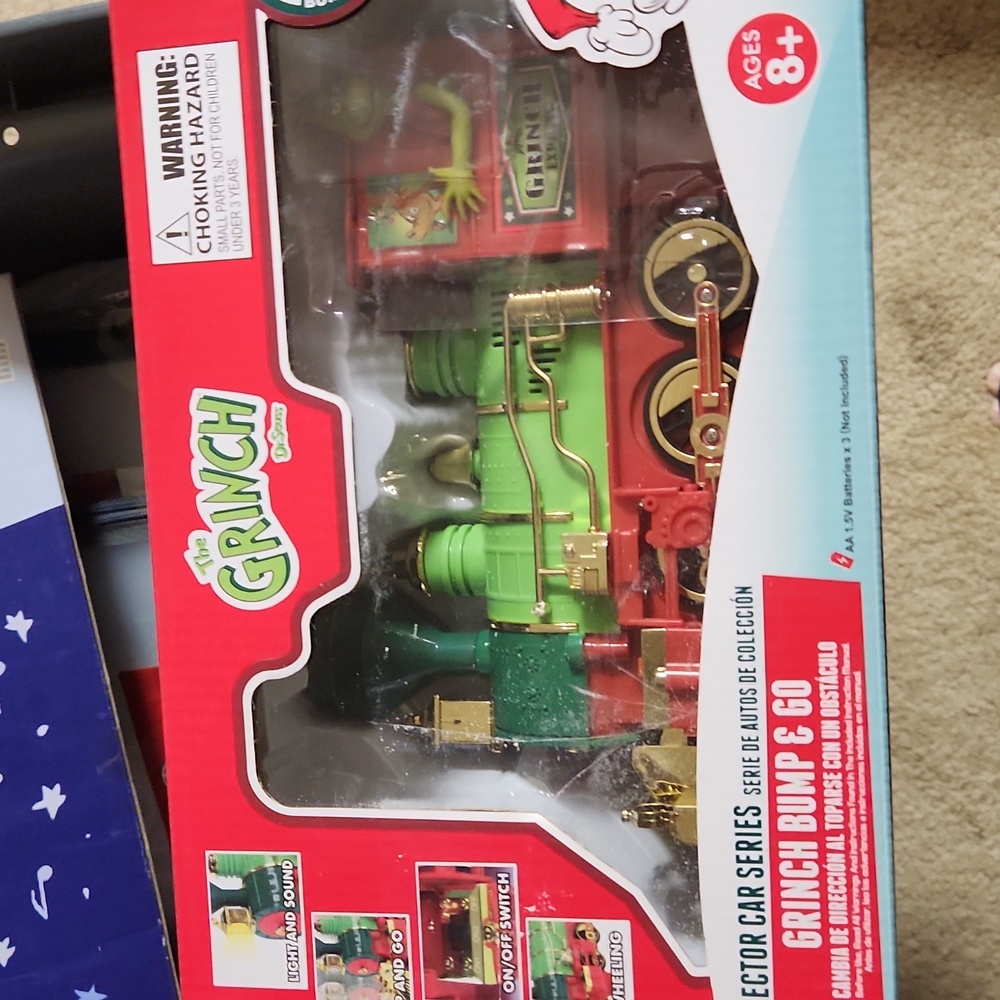 BNIB The GRINCH collector car series bump & go train